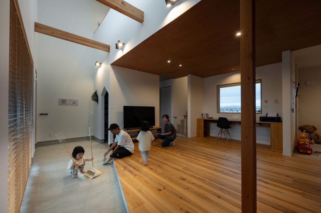 1階は土間まで含めたワンルーム設計。家族の存在を身近に感じながら、心温まる日常が育まれていく